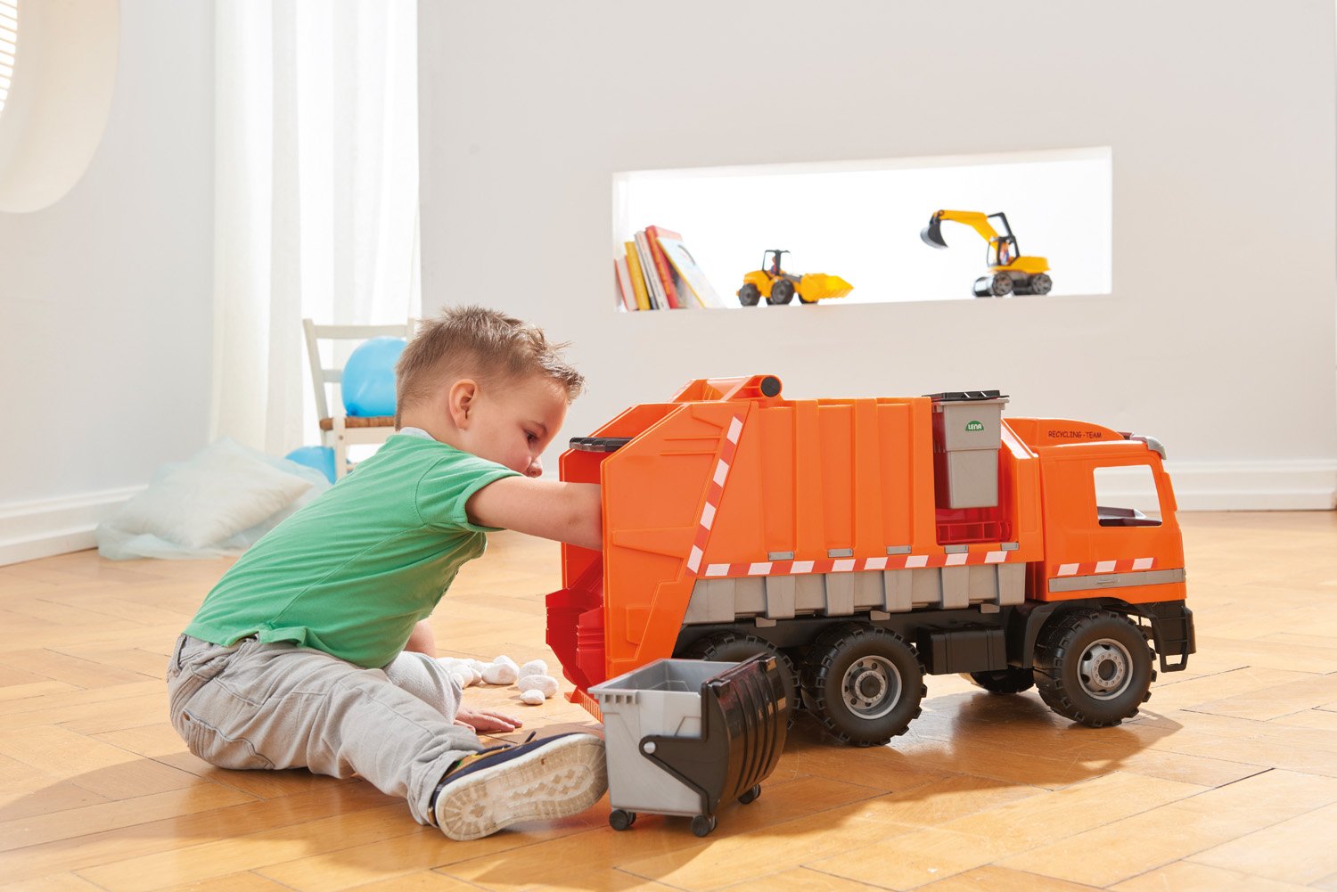 lena-giga-trucks-02059-m-llwagen-actros-64-cm-orange image 6