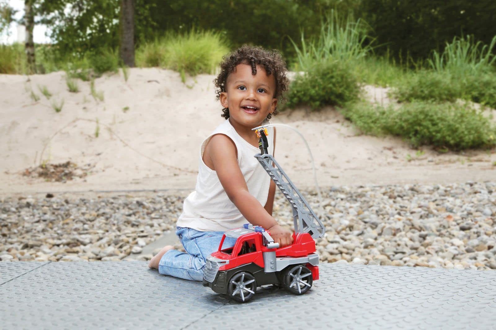 lena-truxx-04535-feuerwehr-leiterwagen-spielfahrzeug-28-cm-rot image 5