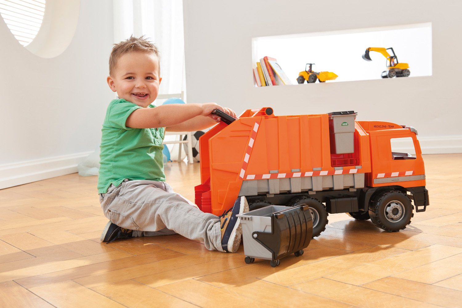 lena-giga-trucks-02059-m-llwagen-actros-64-cm-orange image 7