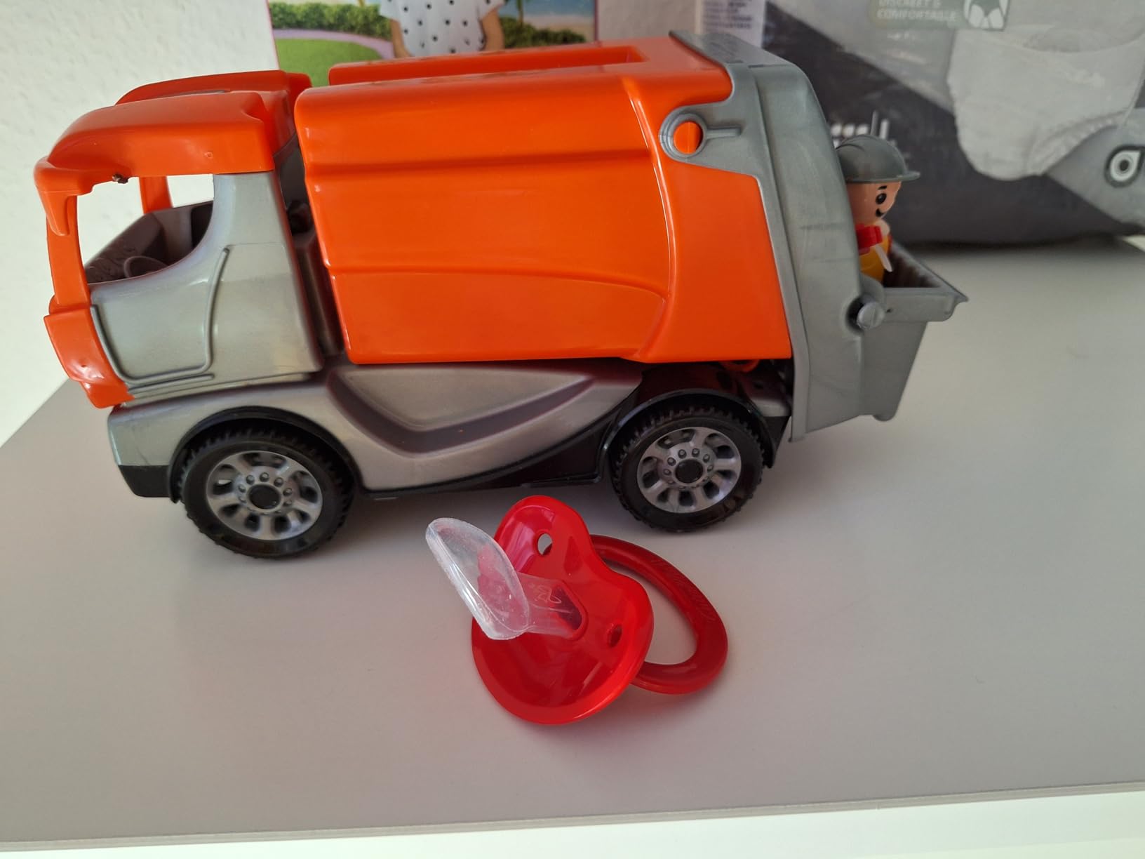 Stabiler Müllwagen