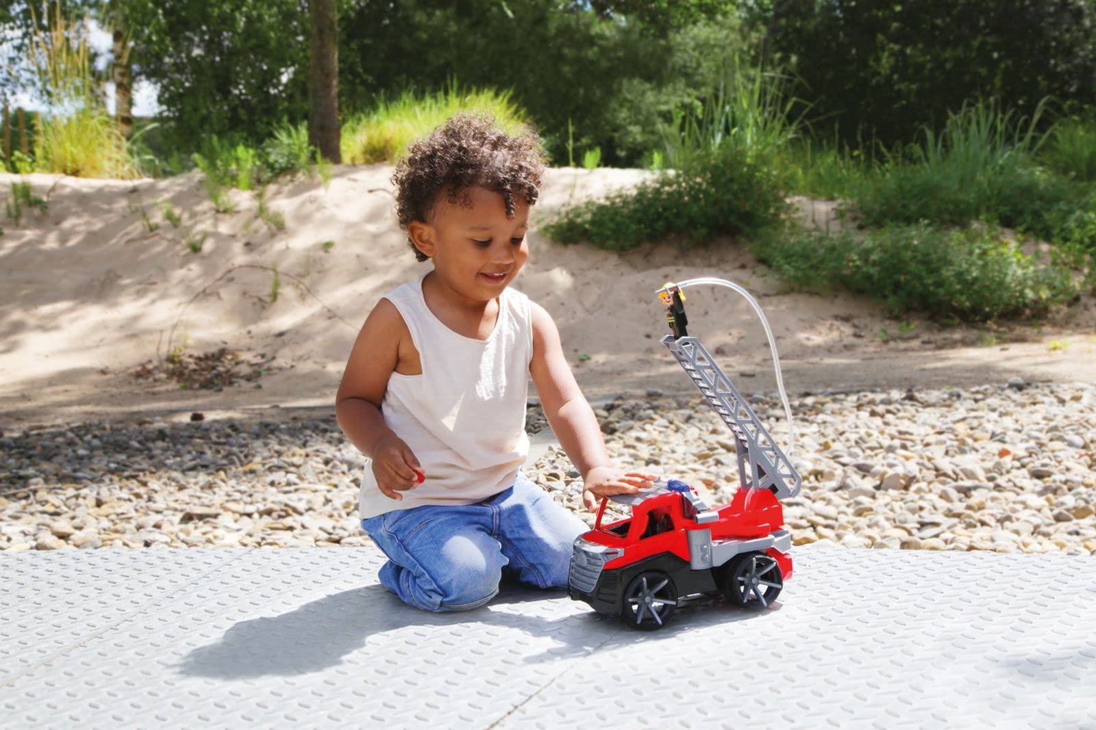 lena-truxx-04535-feuerwehr-leiterwagen-spielfahrzeug-28-cm-rot image 4