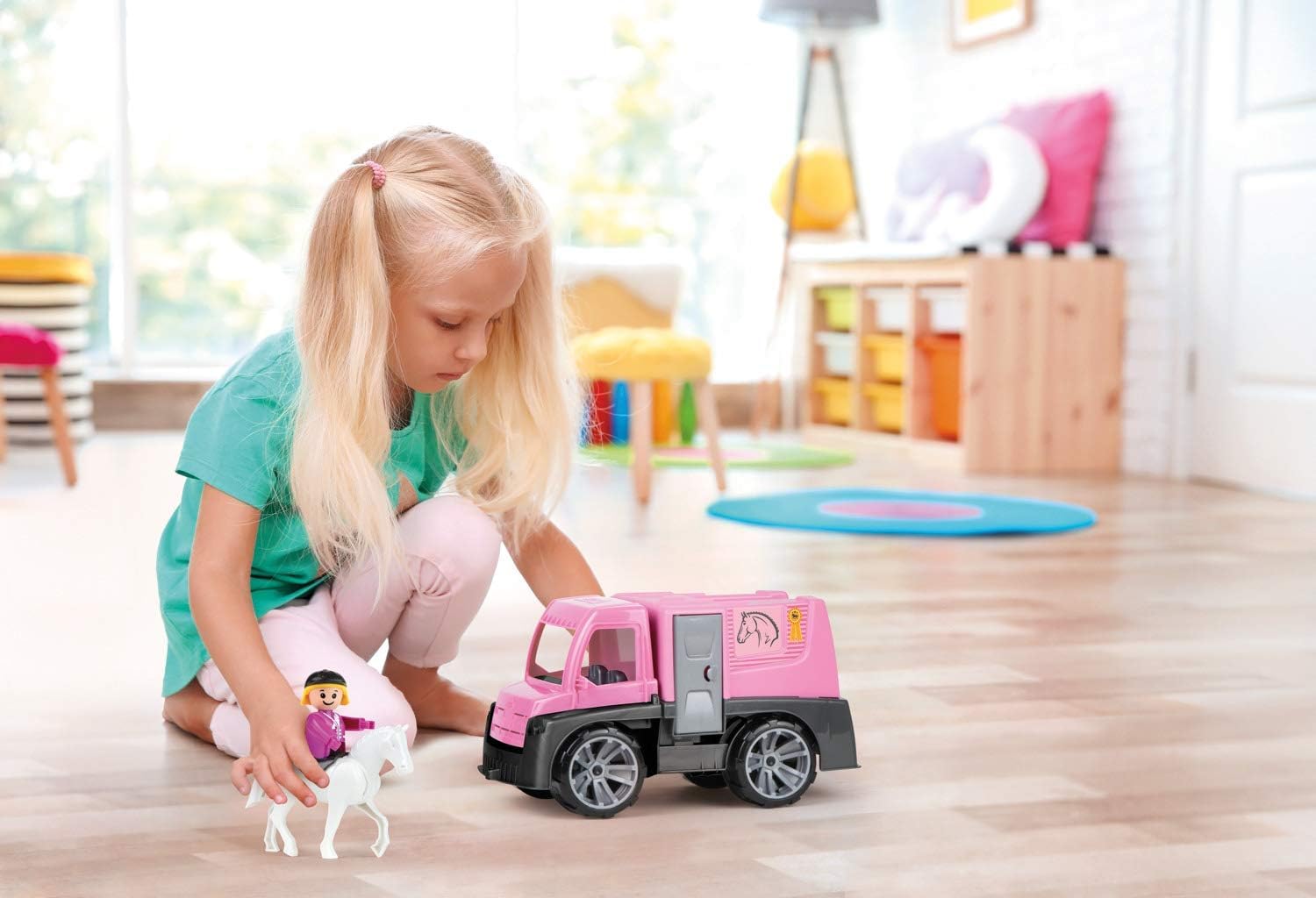 lena-truxx-04458-pferdetransporter-mit-pferd-spielset image 2